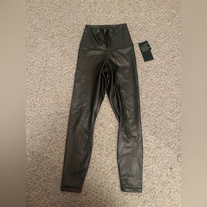90 degrees Metallic leggings